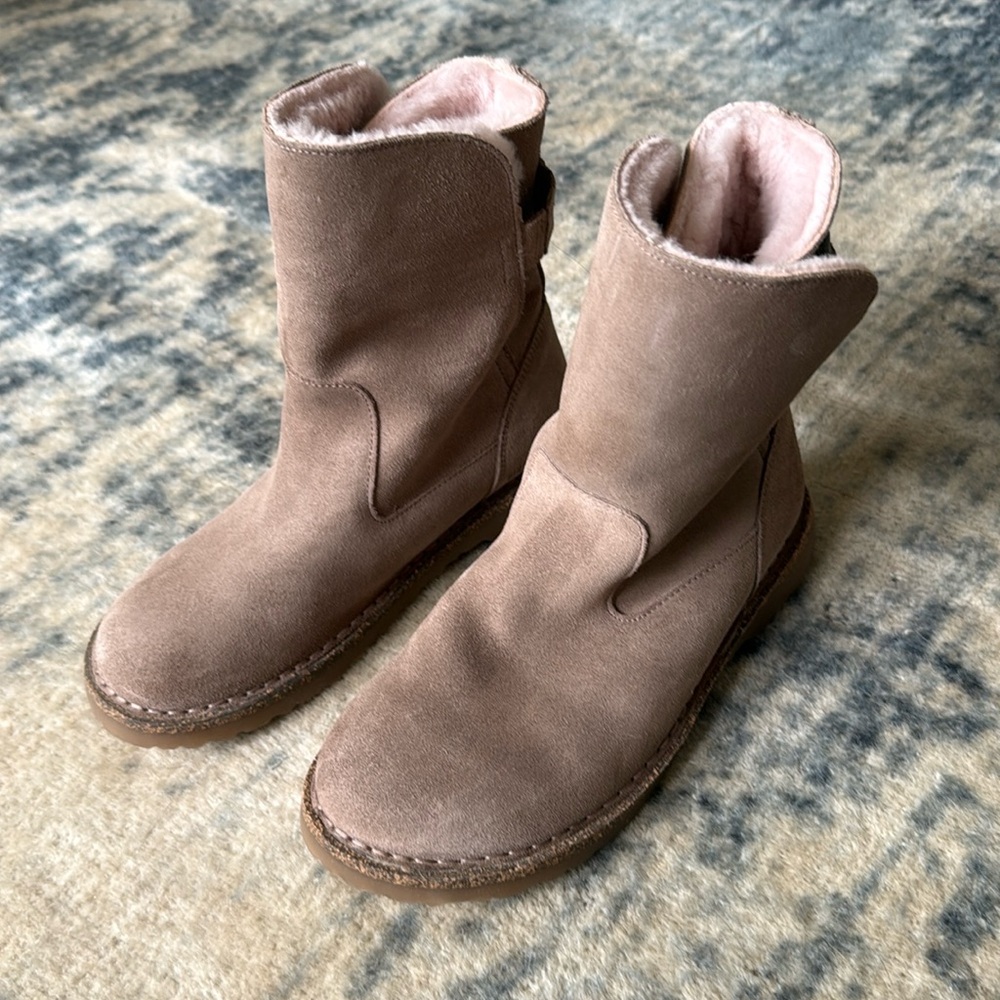 Birkenstock shearling boots. Like new. Desert Tan Suede. size US 7.